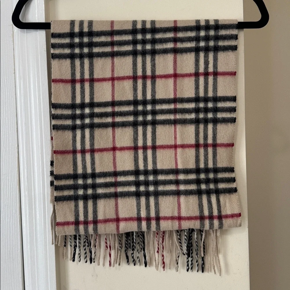 Burberry cashmere scarf - Picture 3 of 9